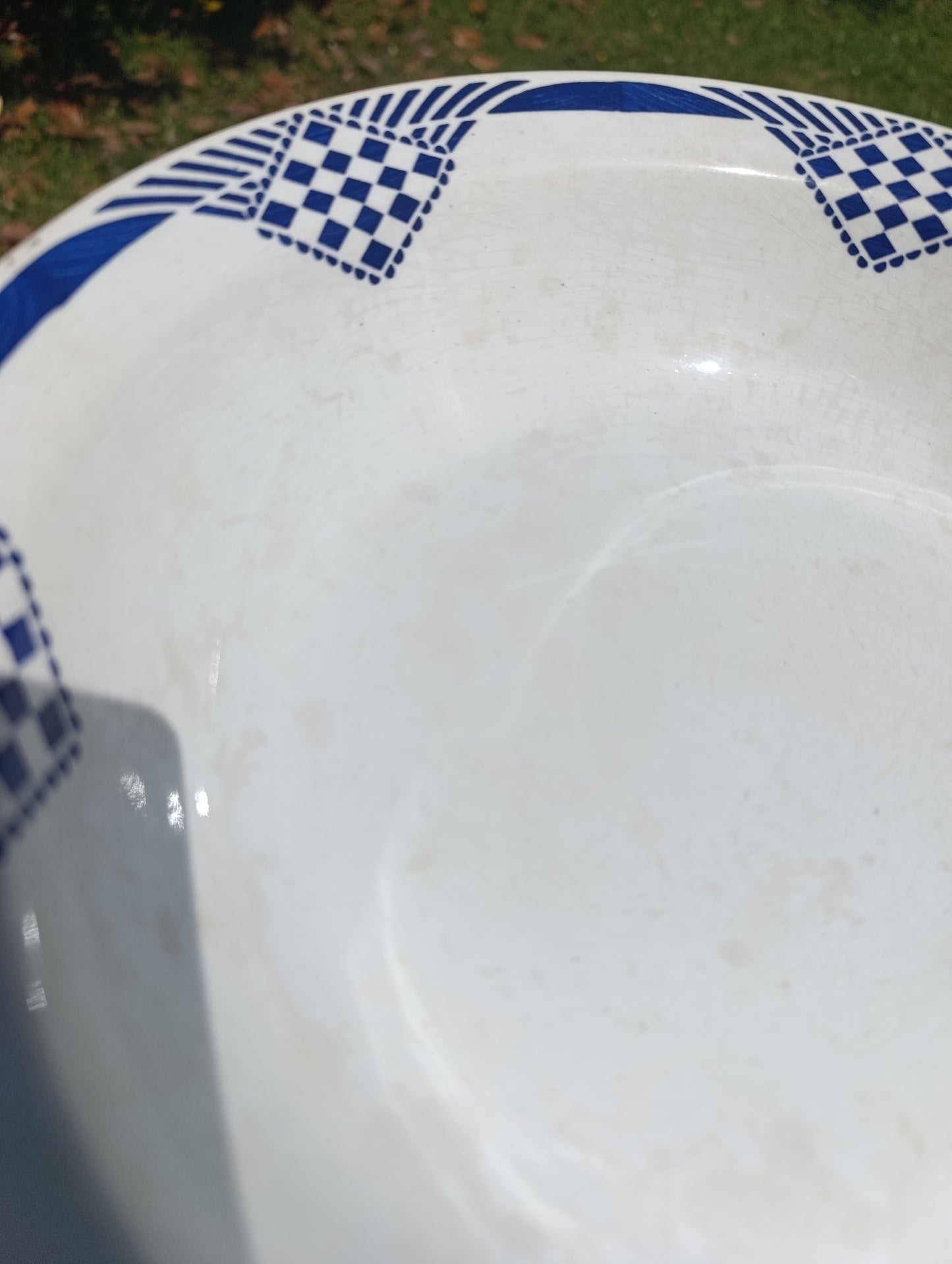 Grand saladier vintage bleu géométrique – faïence ancienne Art déco