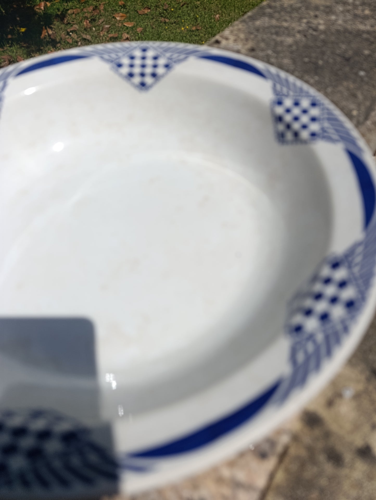 Grand saladier vintage bleu géométrique – faïence ancienne Art déco