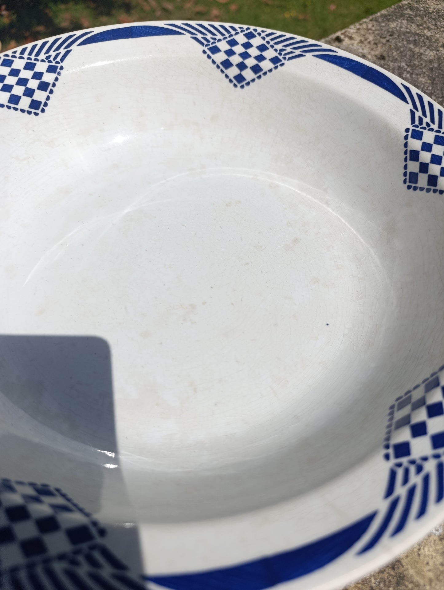 Grand saladier vintage bleu géométrique – faïence ancienne Art déco