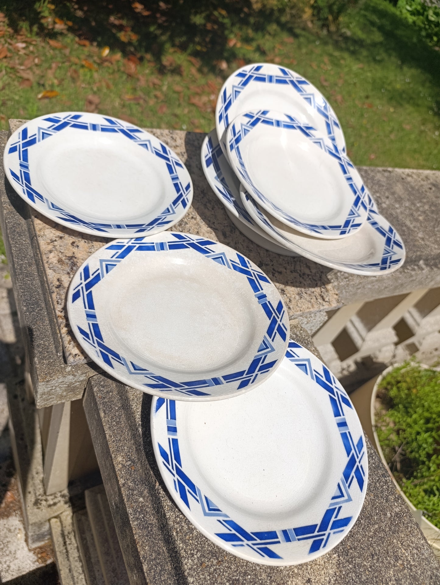 Lot ancien Moulin des Loups & Hamage “Archives” – 6 assiettes creuses + plat sur pied