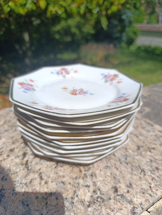 Lot de 10 assiettes à dessert anciennes octogonales – décor floral romantique – porcelaine vintage