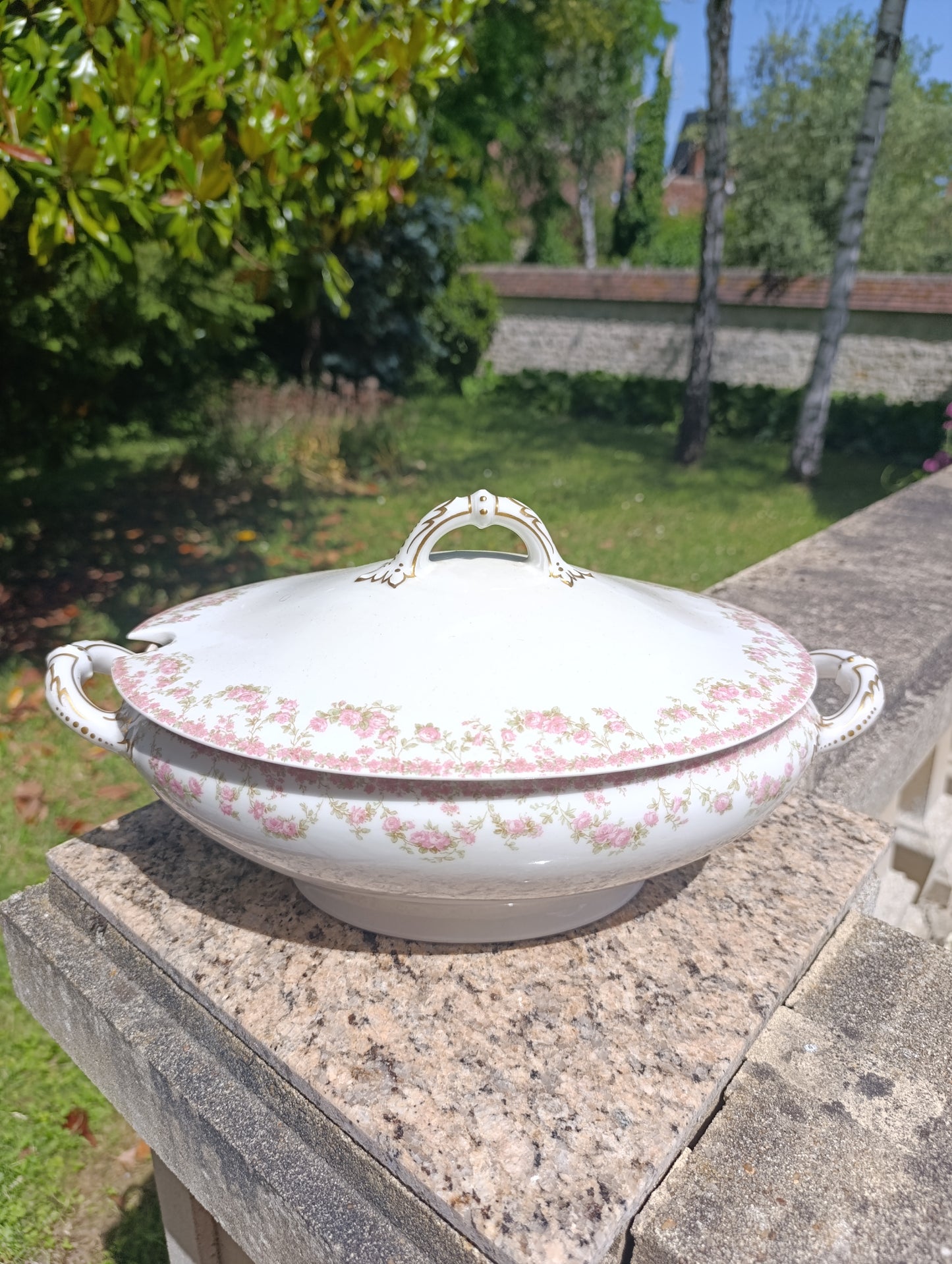 Soupière ancienne Haviland Limoges décor floral rose et doré – porcelaine française