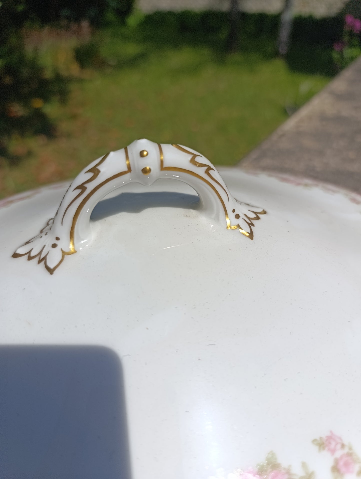 Soupière ancienne Haviland Limoges décor floral rose et doré – porcelaine française