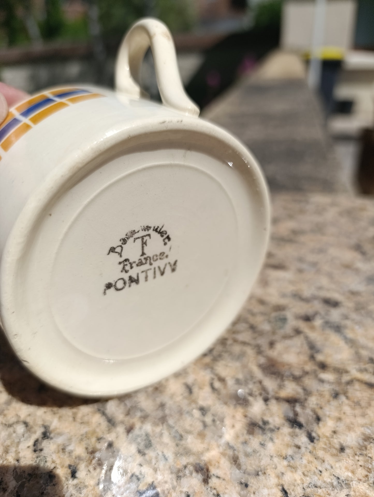 Lot de 2 tasses anciennes “Pontivy France” – décor géométrique bleu et ocre