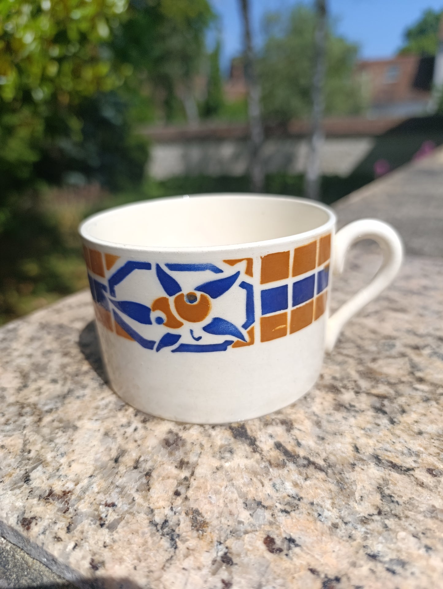 Lot de 2 tasses anciennes “Pontivy France” – décor géométrique bleu et ocre