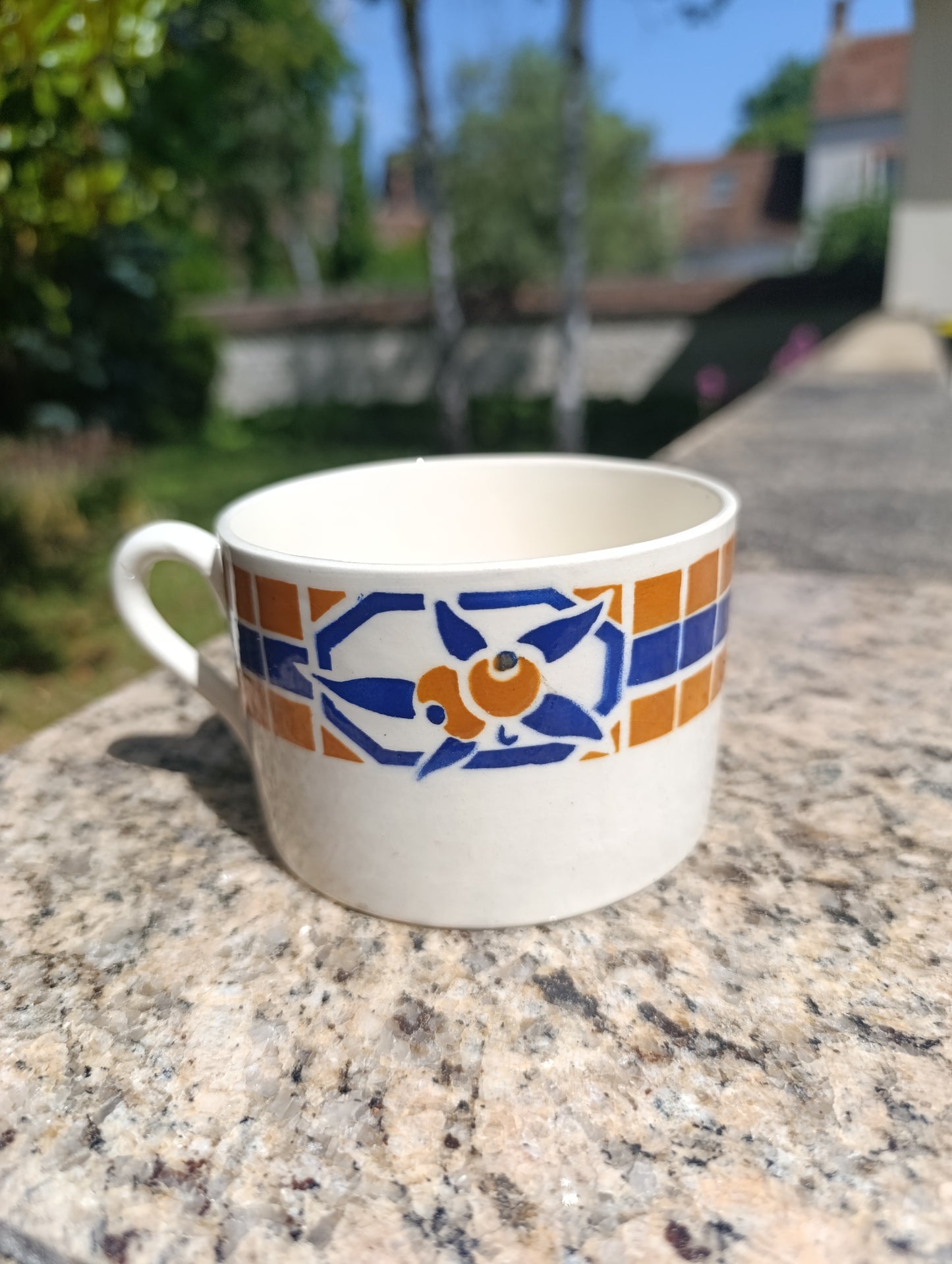 Lot de 2 tasses anciennes “Pontivy France” – décor géométrique bleu et ocre