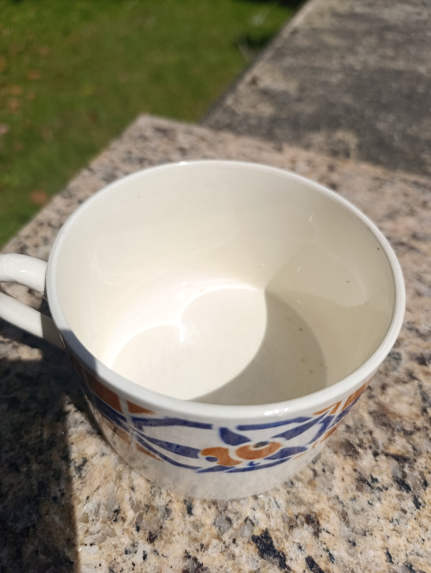 Lot de 2 tasses anciennes “Pontivy France” – décor géométrique bleu et ocre