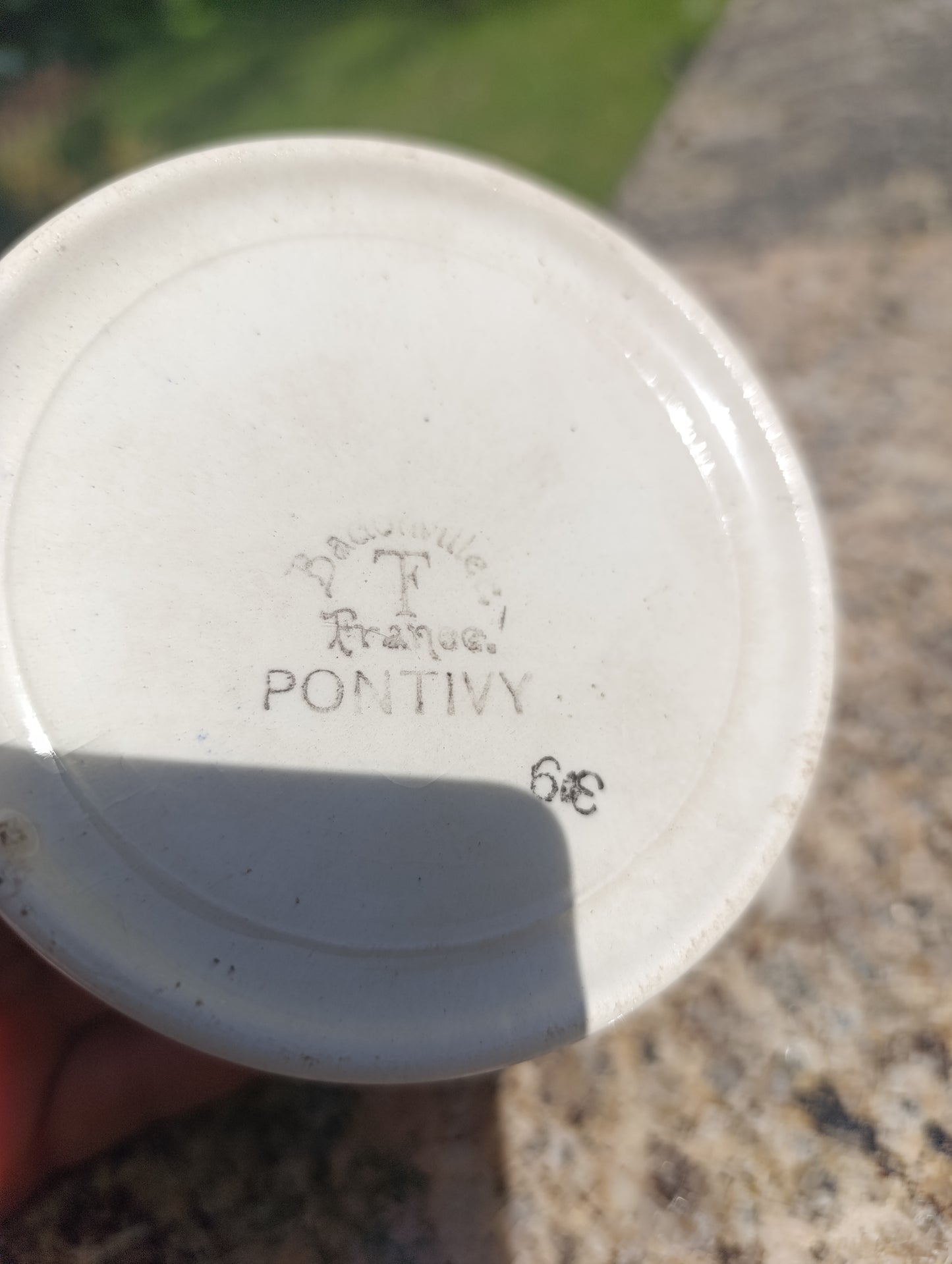 Lot de 2 tasses anciennes “Pontivy France” – décor géométrique bleu et ocre