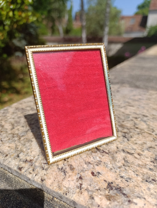Cadre photo vintage métal doré et velours rouge – petit format à poser