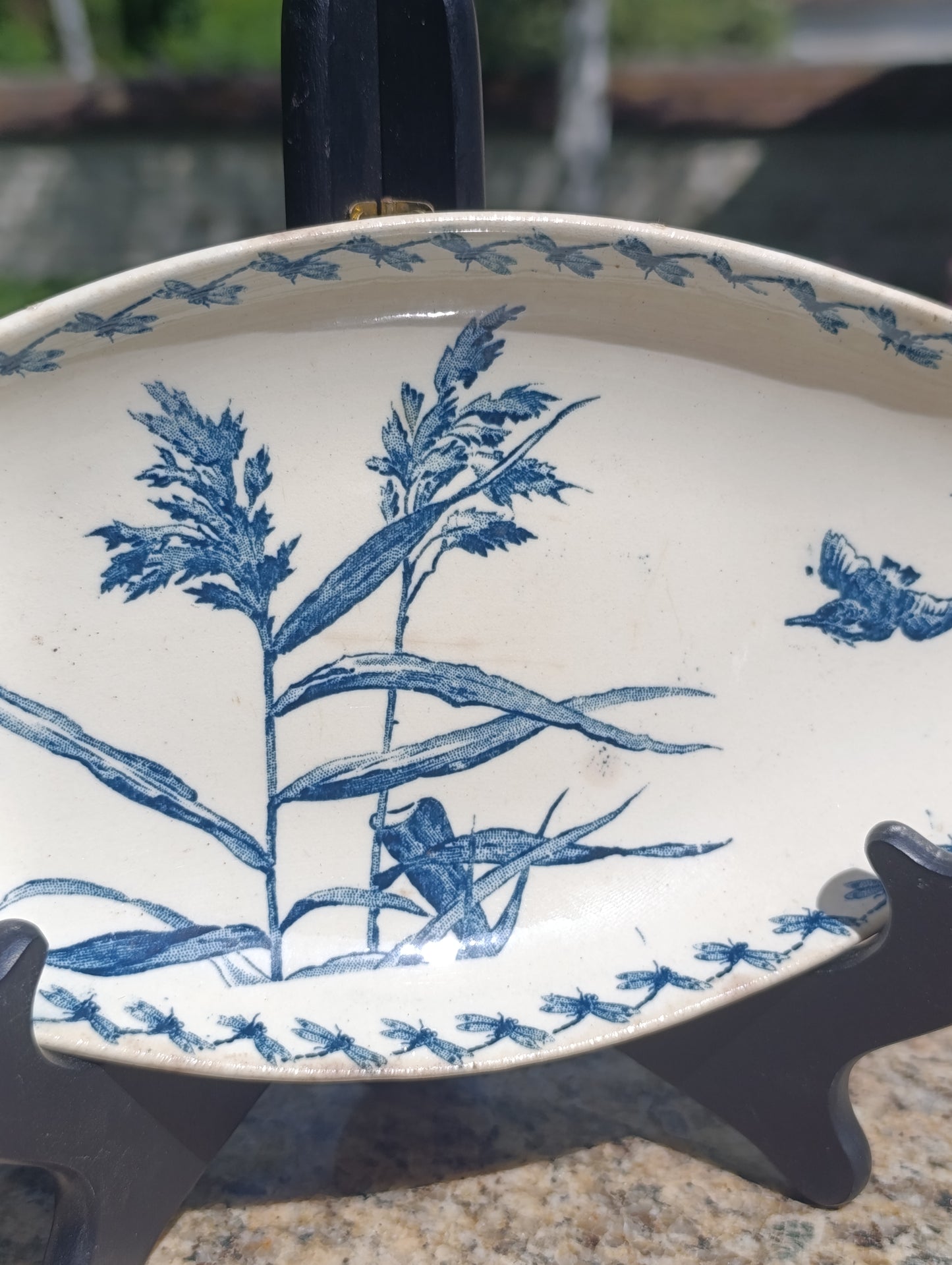 Plat ovale ancien GIEN Terre de Fer modèle Congo – décor bleu floral et oiseau