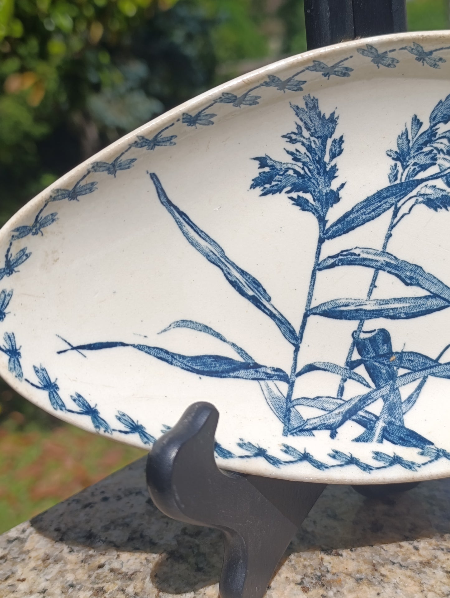 Plat ovale ancien GIEN Terre de Fer modèle Congo – décor bleu végétal