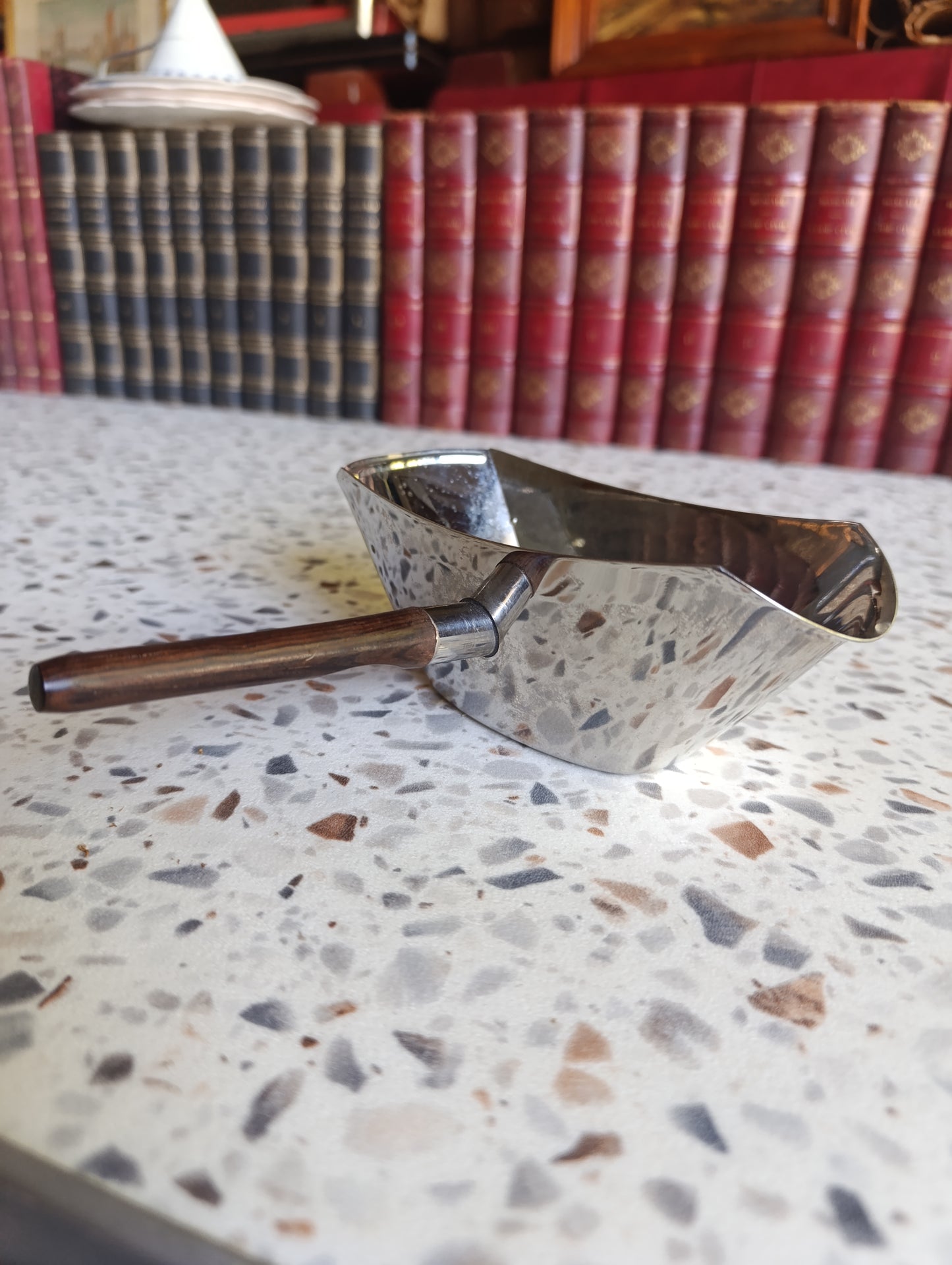 Saucière vintage en inox avec manche effet bois