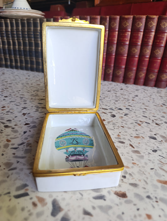 Boîte en porcelaine de Paris Limoges – décor montgolfière vintage