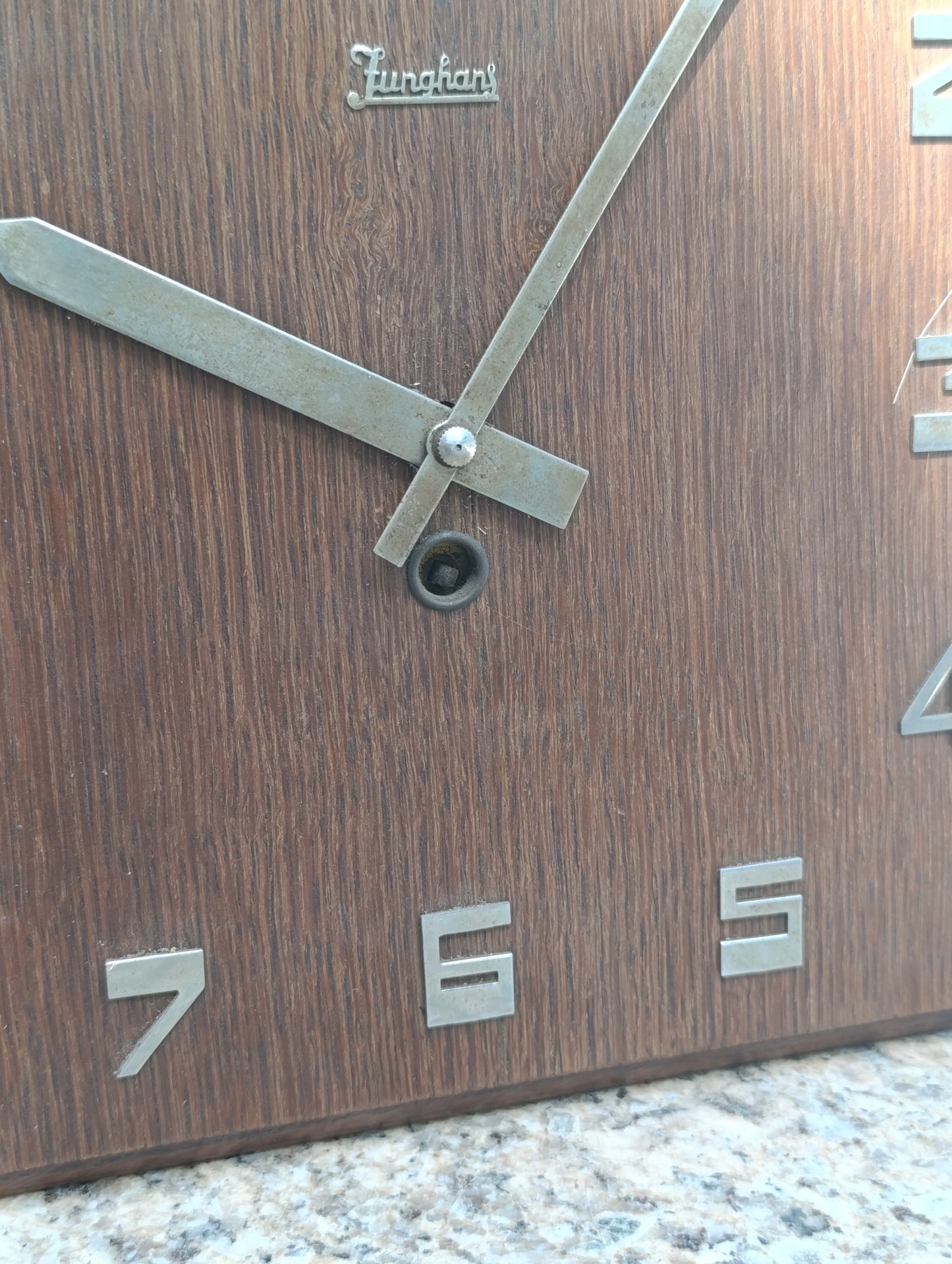 Horloge murale Junghans vintage en bois – style Art Déco / moderniste