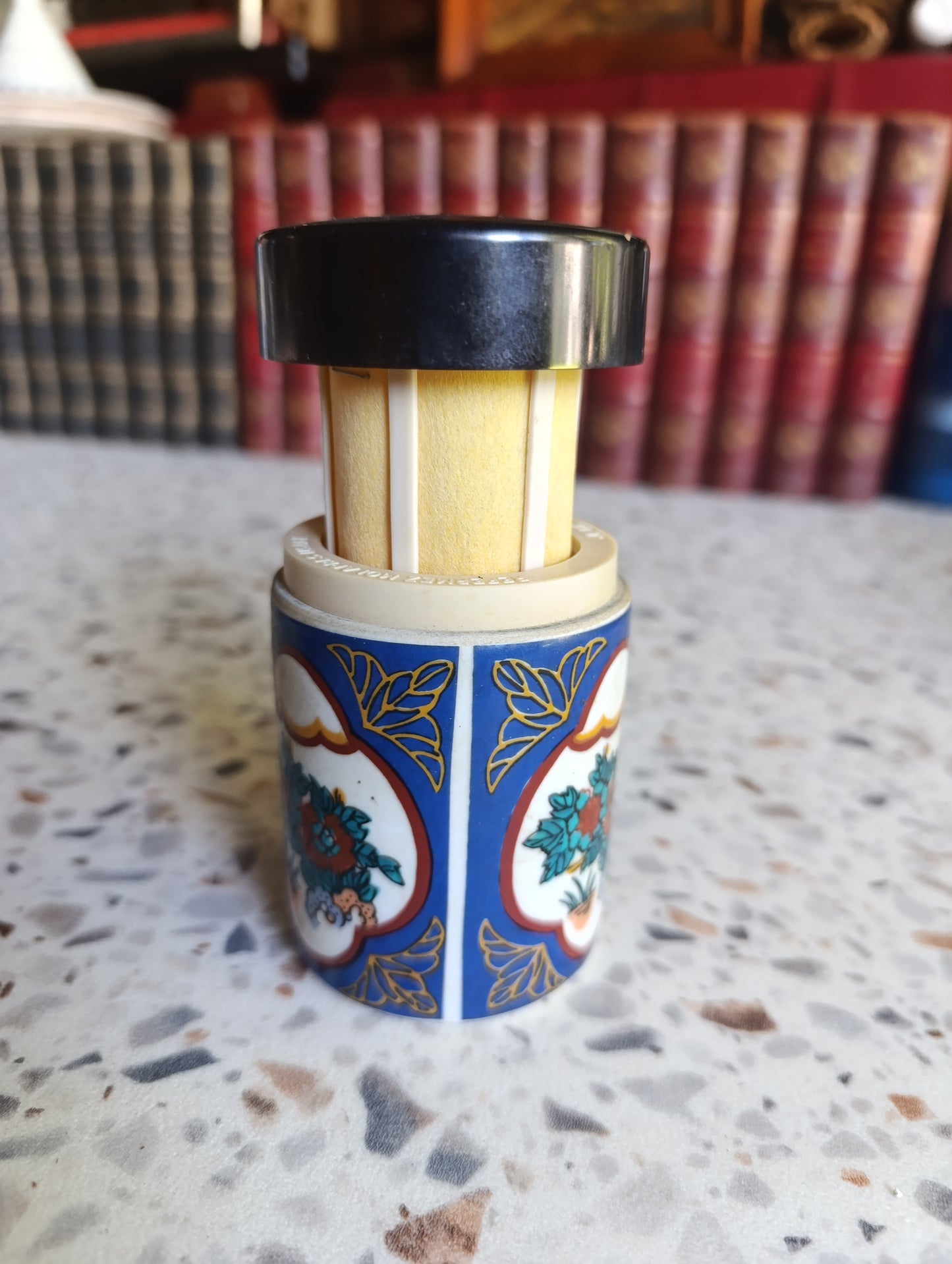 Diffuseur de parfum vintage Berger Paris en porcelaine de Chauvigny
