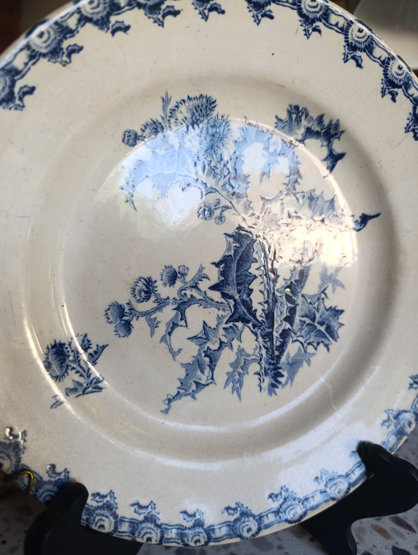 Assiette ancienne Gien décor Chardons – Faïence française bleue