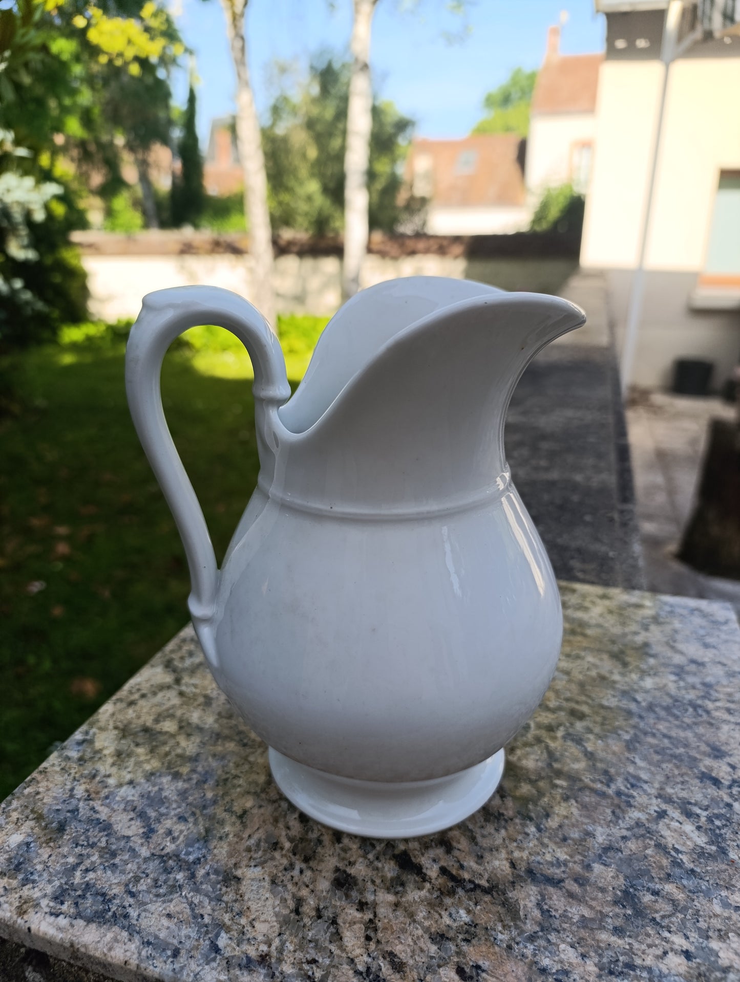 Pichet ancien B.Fres en faïence blanche – Broc de toilette