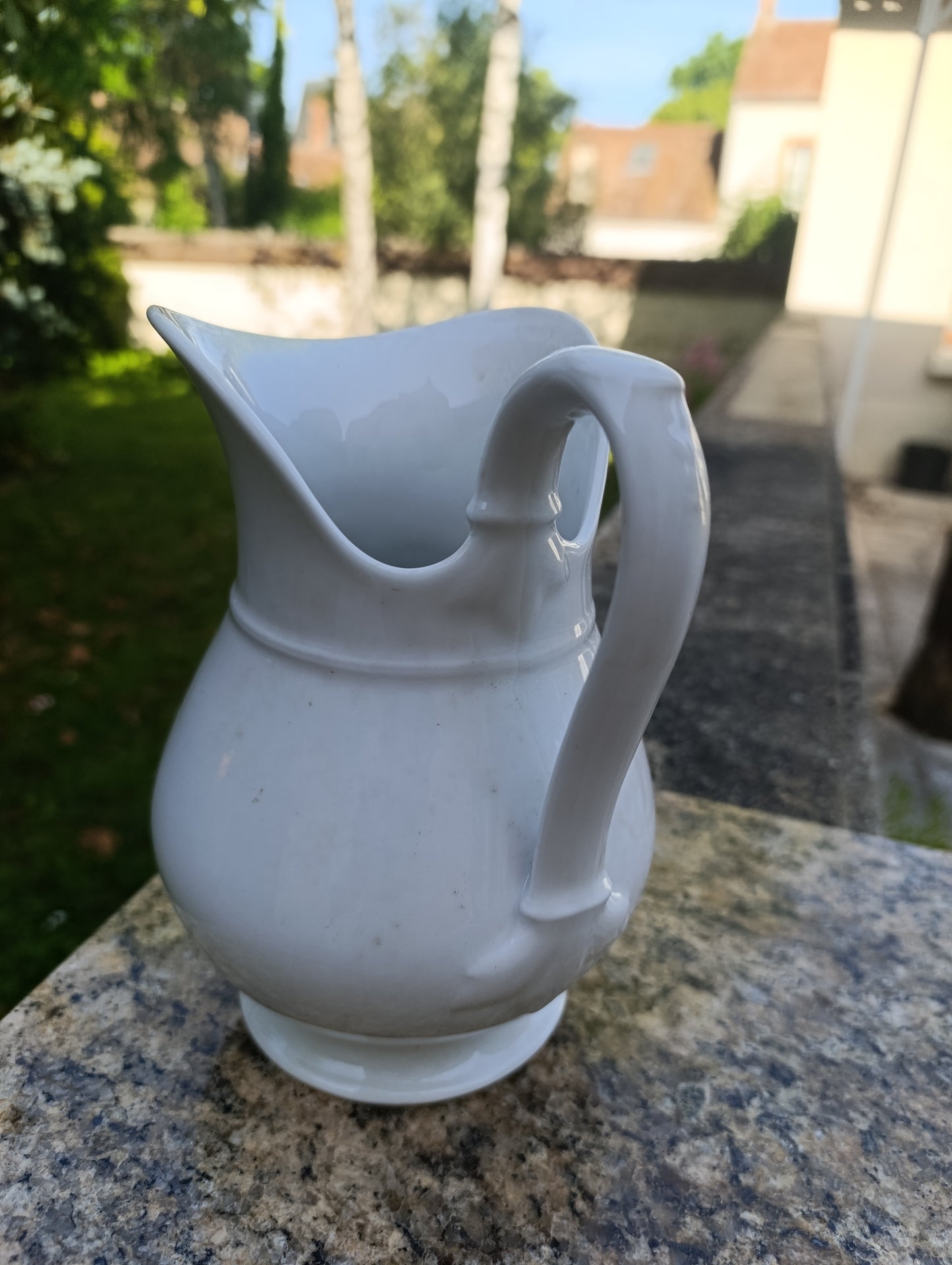 Pichet ancien B.Fres en faïence blanche – Broc de toilette