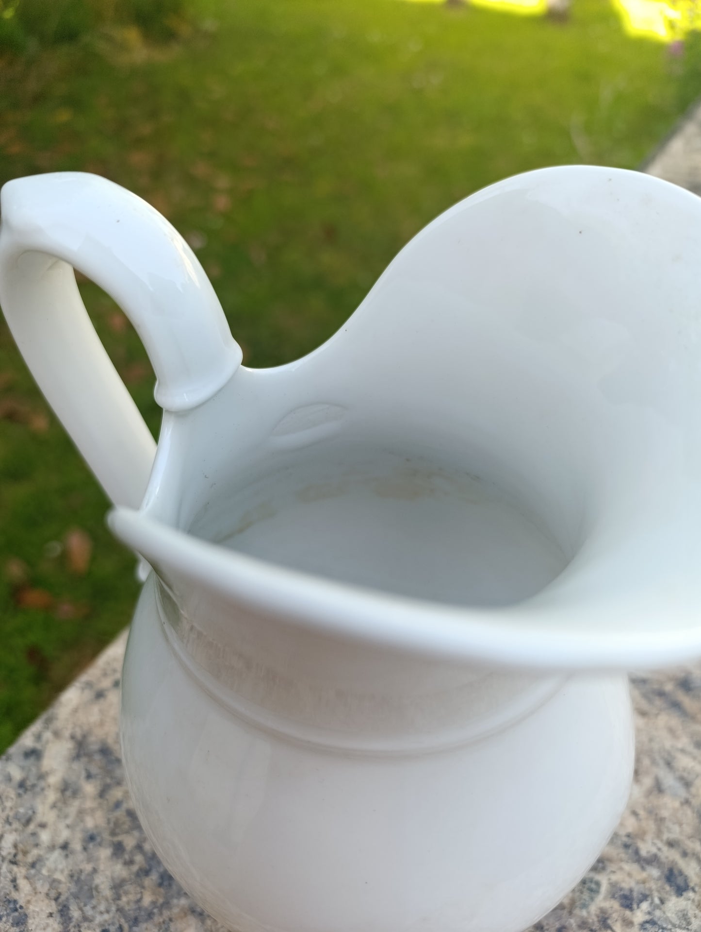 Pichet ancien B.Fres en faïence blanche – Broc de toilette