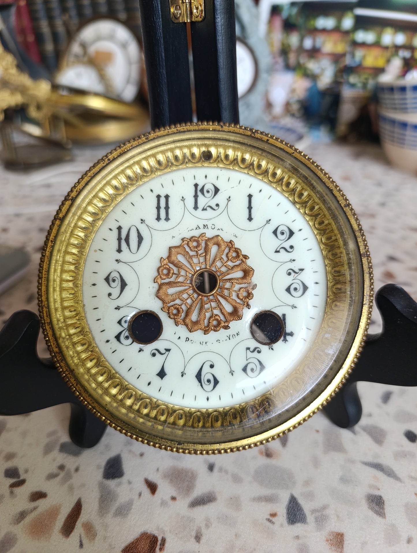 Cadran ancien émaillé de pendule avec vitre et entourage laiton