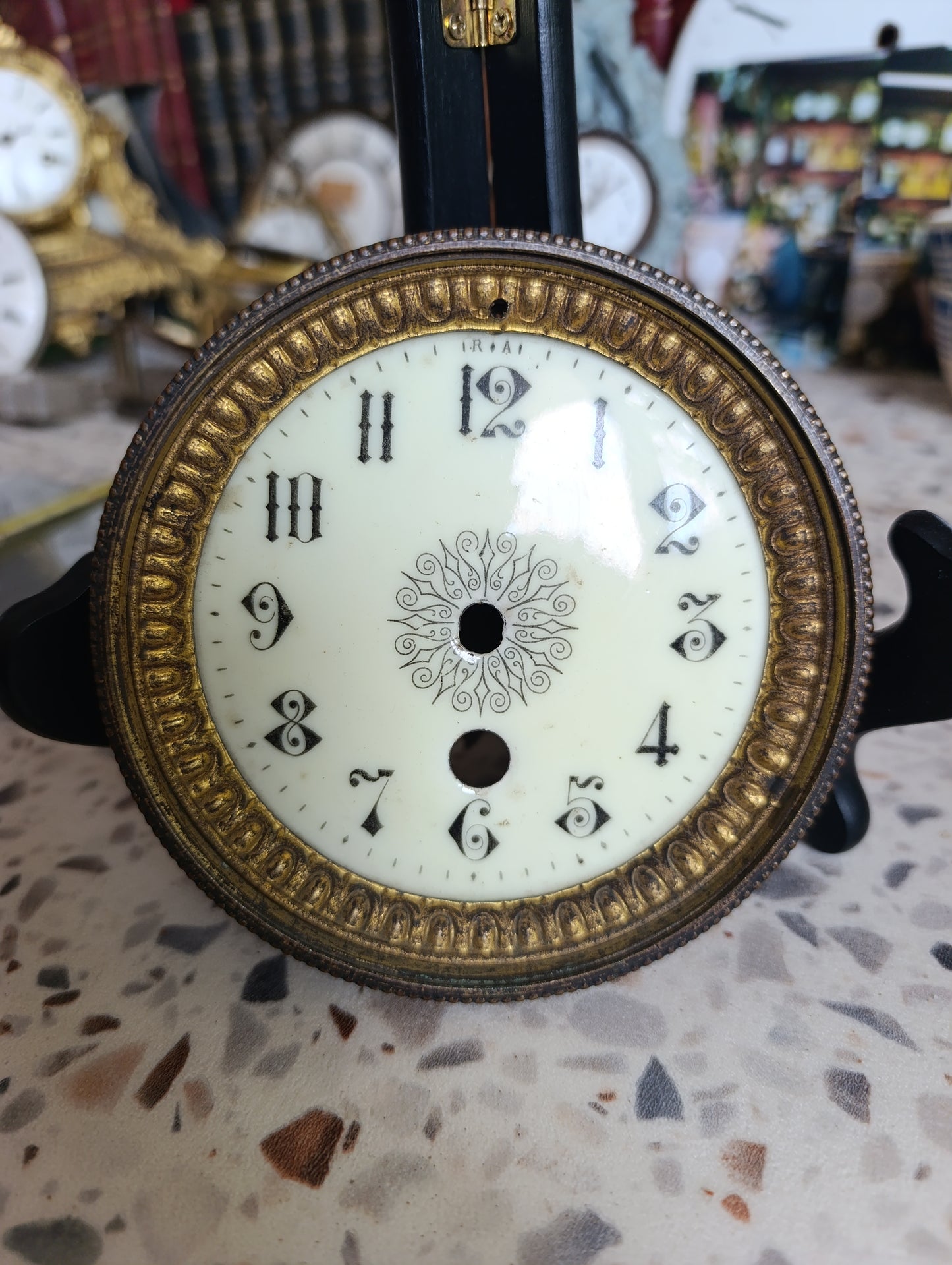 Cadran ancien émaillé de pendule avec porte-verre laiton diamètre 11,1 cm