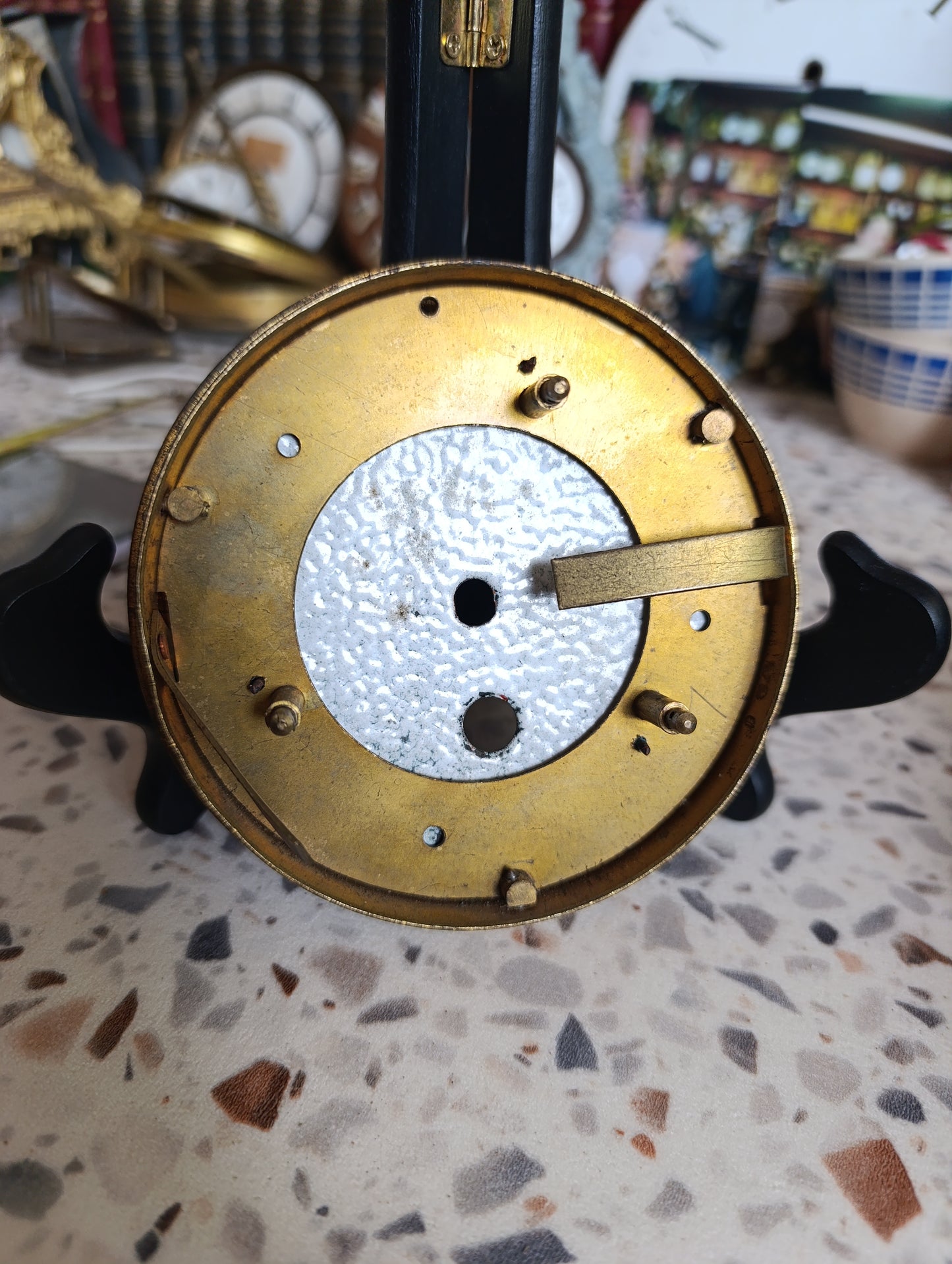 Cadran ancien émaillé de pendule avec porte-verre laiton diamètre 11,1 cm