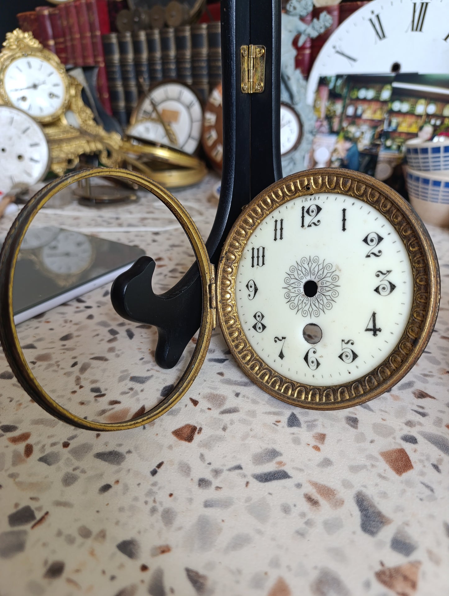 Cadran ancien émaillé de pendule avec porte-verre laiton diamètre 11,1 cm