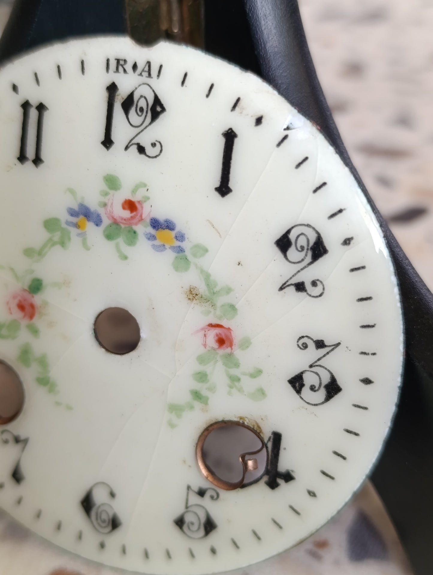 Cadran émaillé ancien fleuri pour pendule – diamètre 7,8 cm