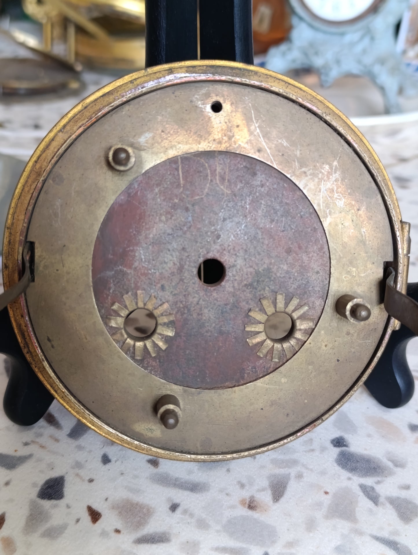 Cadran ancien imitation marbre rouge pour pendule de cheminée – chiffres romains dorés – diamètre 11,3 cm