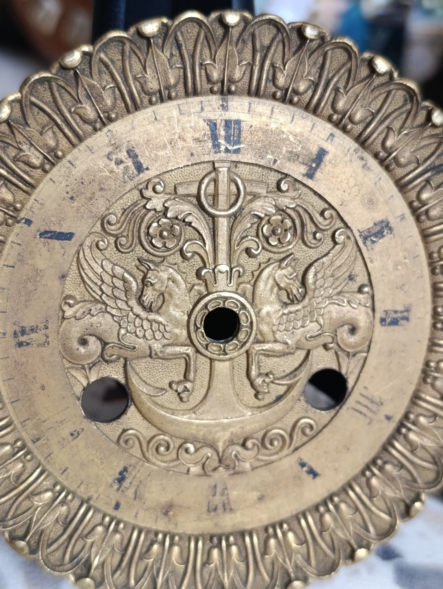 Cadran ancien décor griffons ailés en Laiton doré pour pendule horloge XIXe siècle