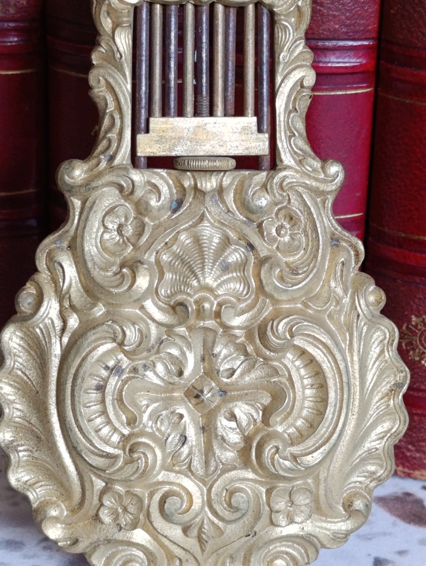 Balancier Lyre Ancien de Pendule Rocaille en Laiton Doré XIXe Siècle