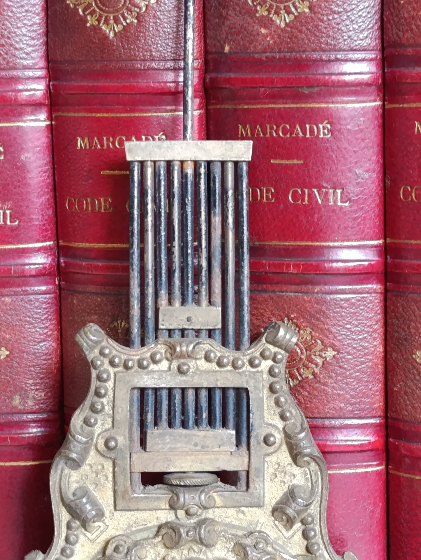 Balancier Lyre Ancien de Pendule à Décor Étoile en Laiton