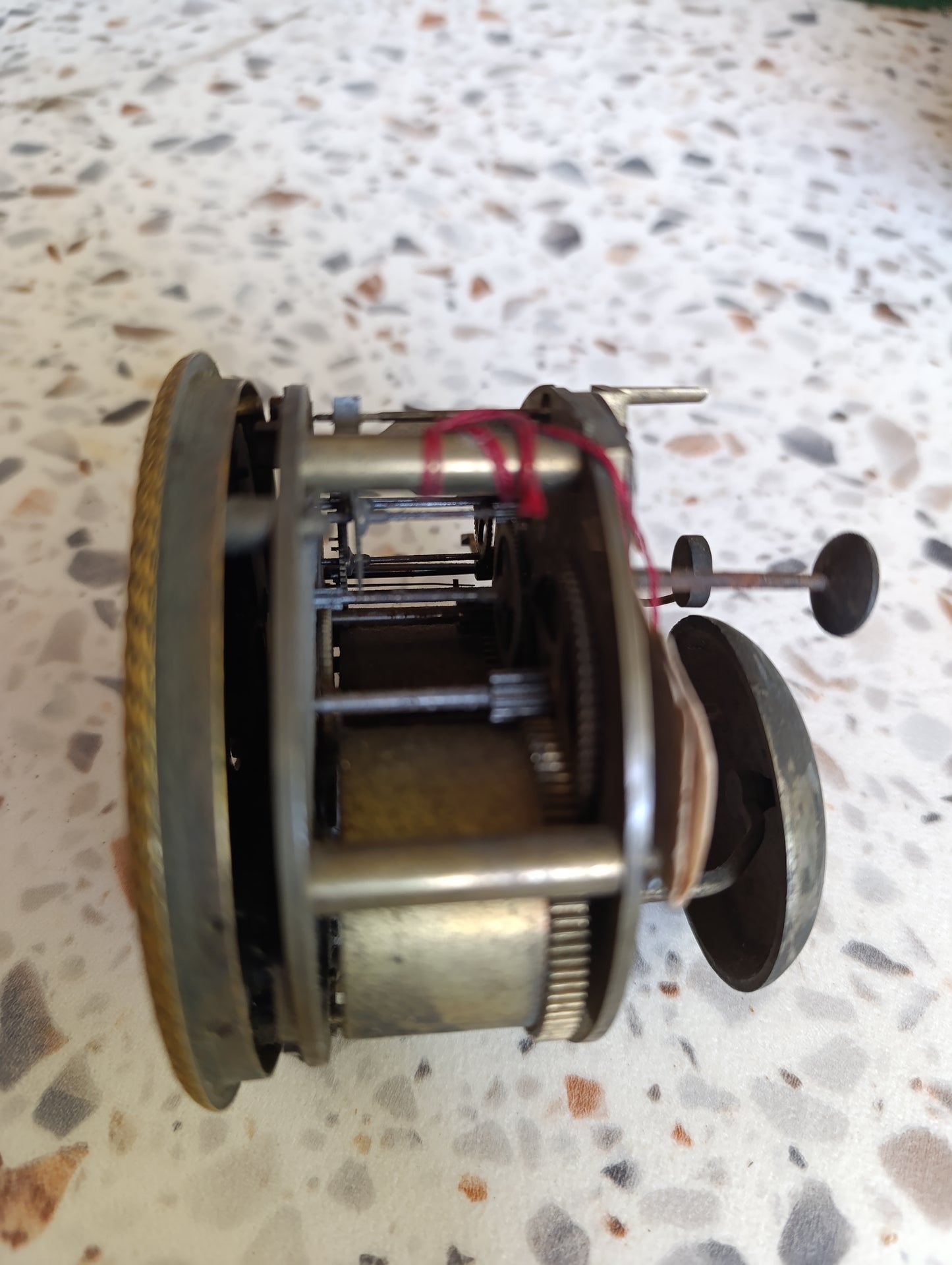 Mouvement de Pendule Réveil Ancien à Sonnerie sur Cloche avec Cadran Émaillé