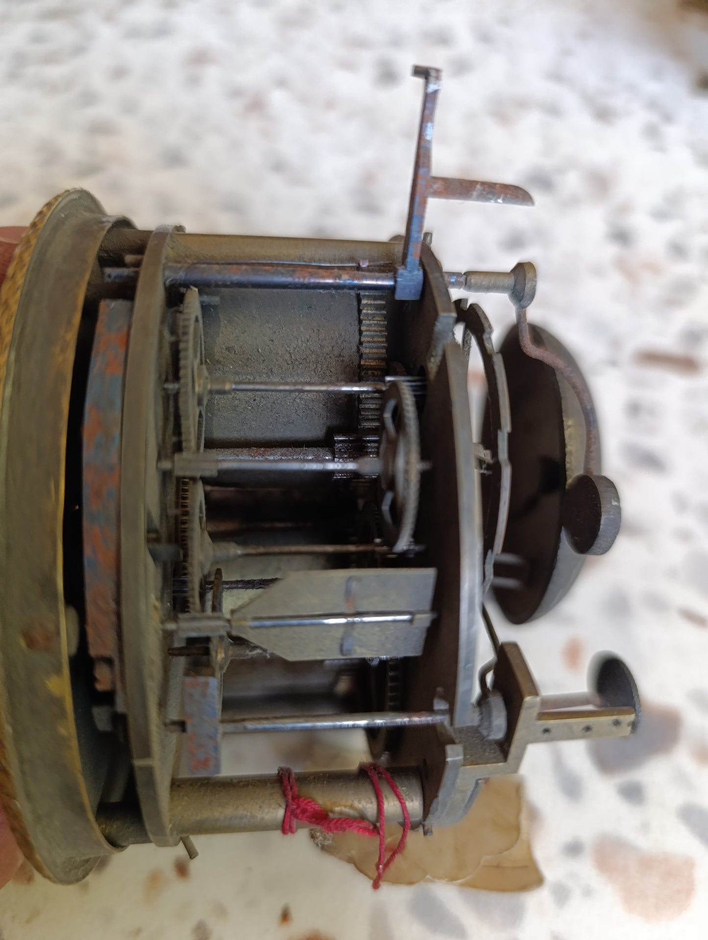 Mouvement de Pendule Réveil Ancien à Sonnerie sur Cloche avec Cadran Émaillé