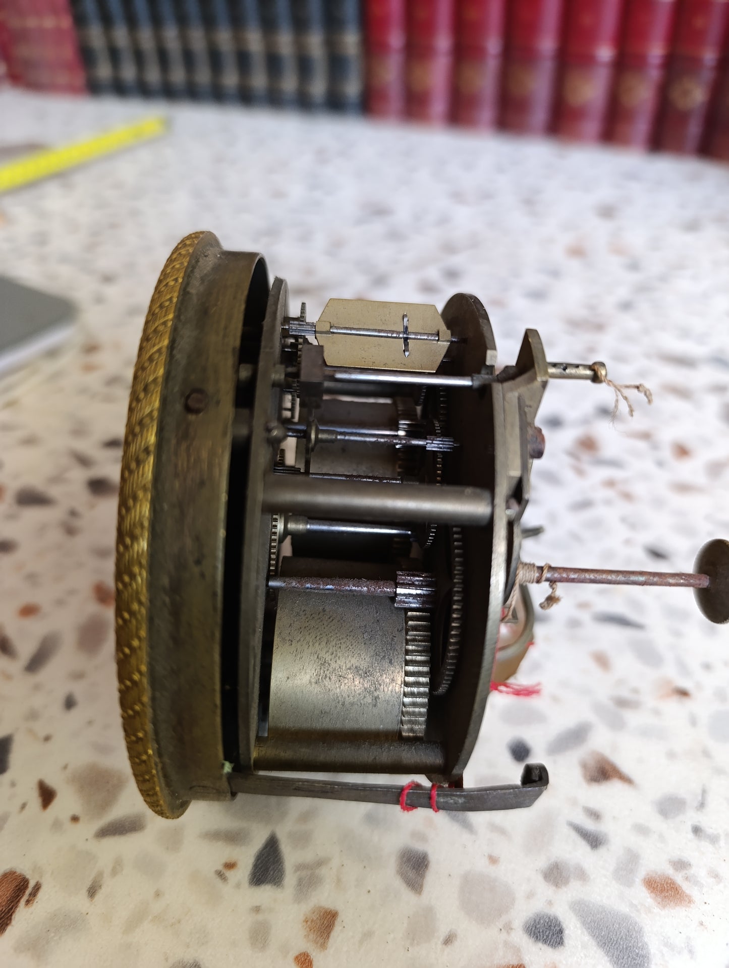 Mouvement d’Horloge Ancien Aubert à Paris avec Cadran Émaillé