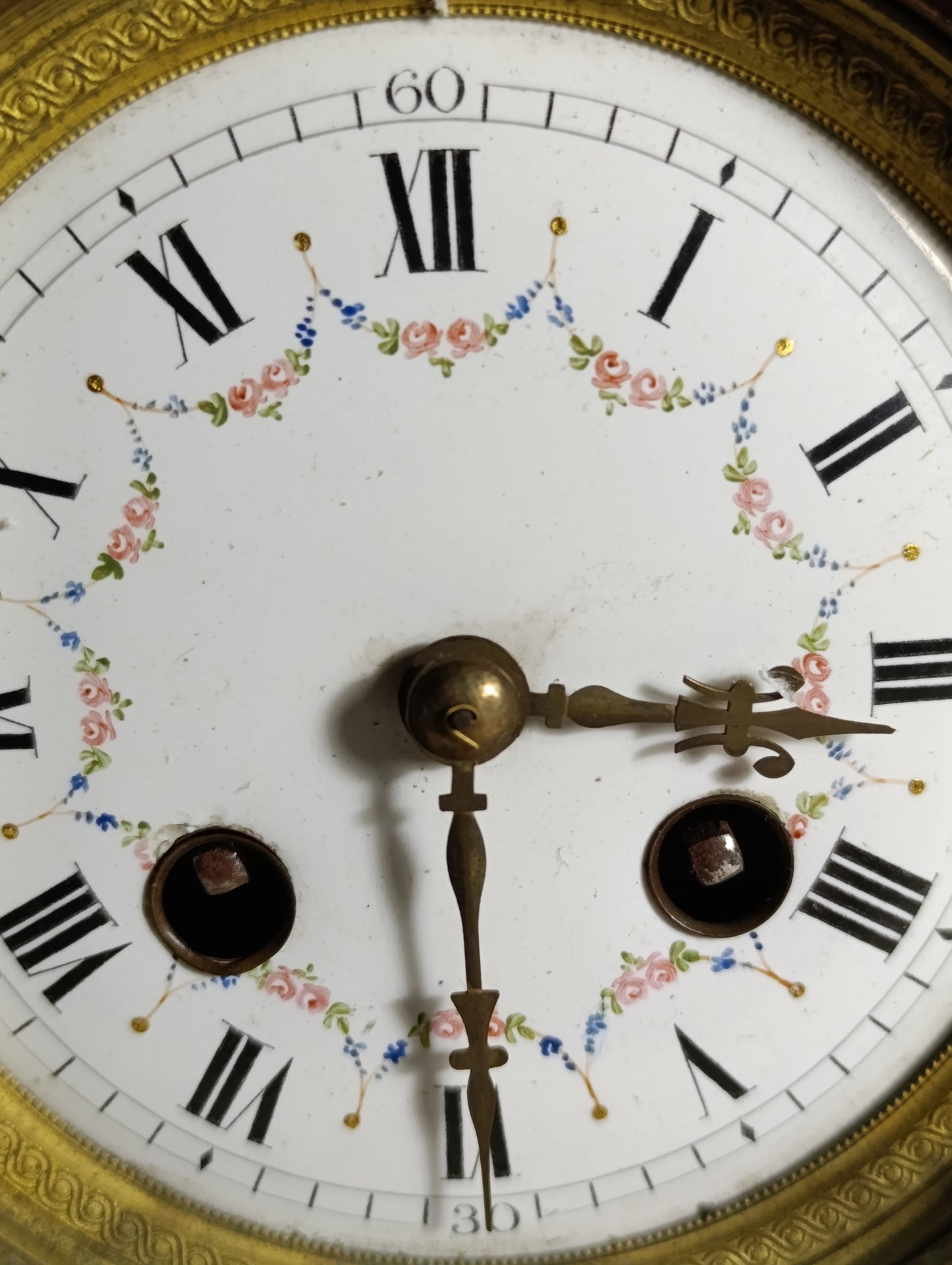 Mouvement de pendule ancien à suspension Brocot avec cadran émaillé fleuri – Pour pièces
