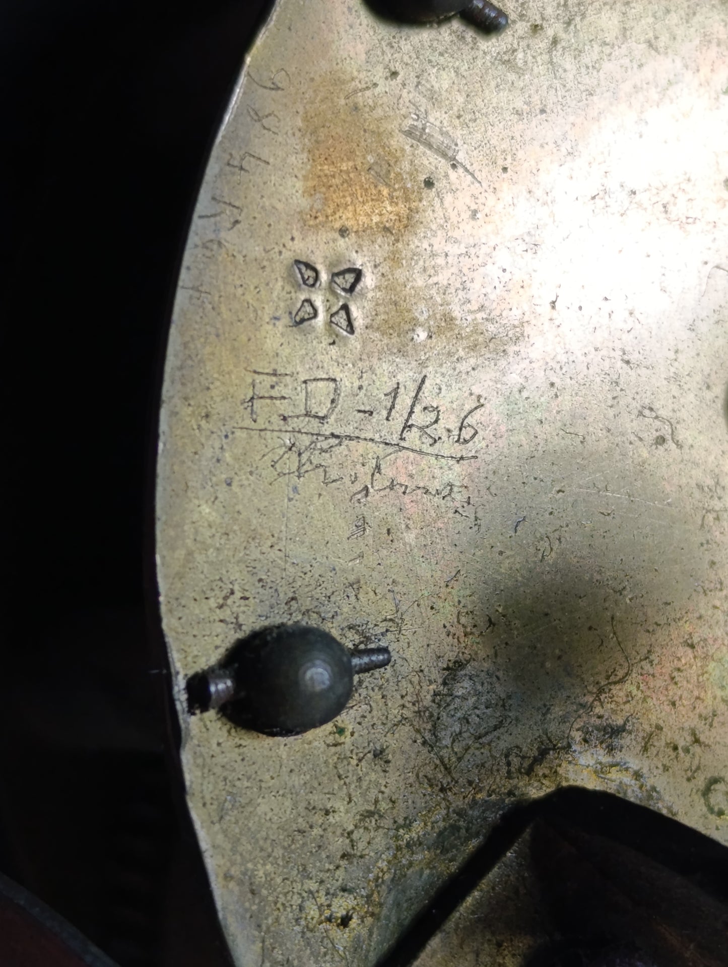 Mouvement de pendule ancien à suspension Brocot avec cadran émaillé fleuri – Pour pièces