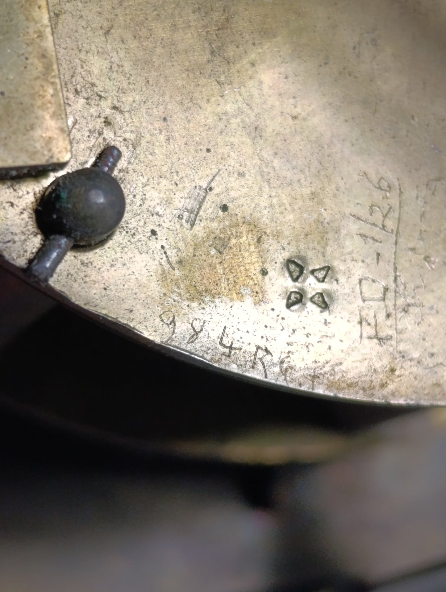 Mouvement de pendule ancien à suspension Brocot avec cadran émaillé fleuri – Pour pièces