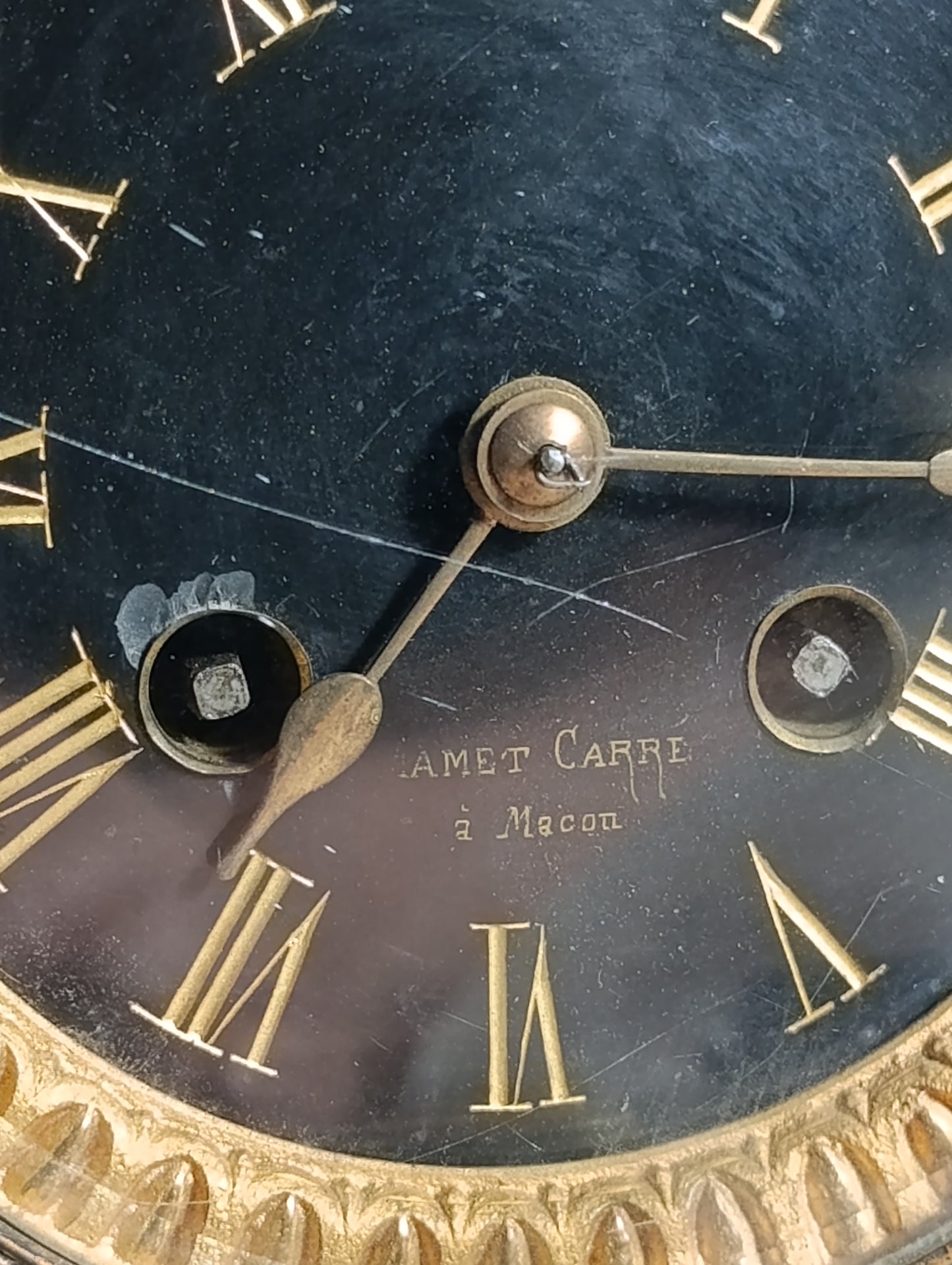 Mouvement ancien de pendule Jamet Carré à Mâcon avec cadran noir et balancier – Pour pièces