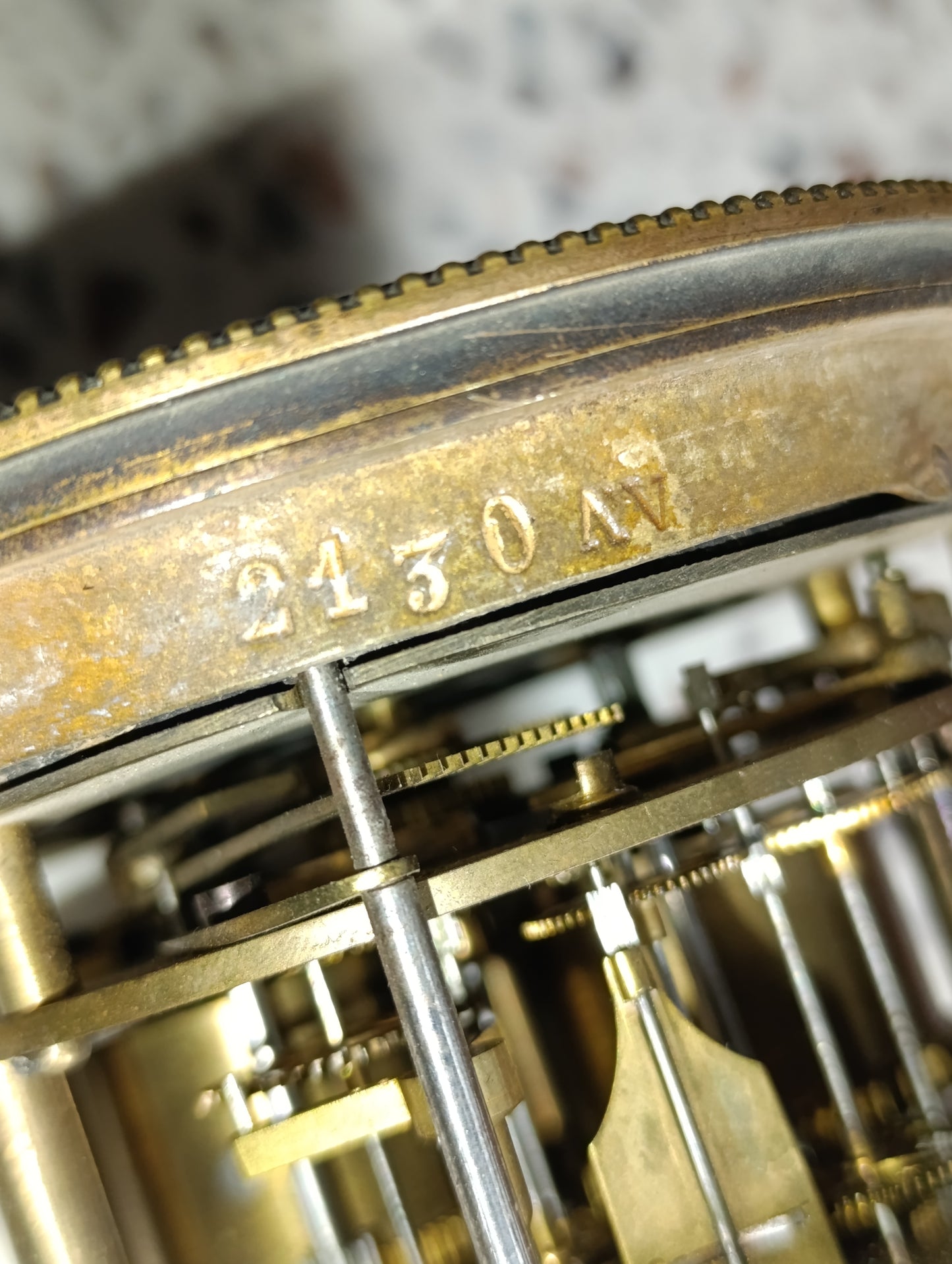 Mouvement ancien de pendule Jamet Carré à Mâcon avec cadran noir et balancier – Pour pièces