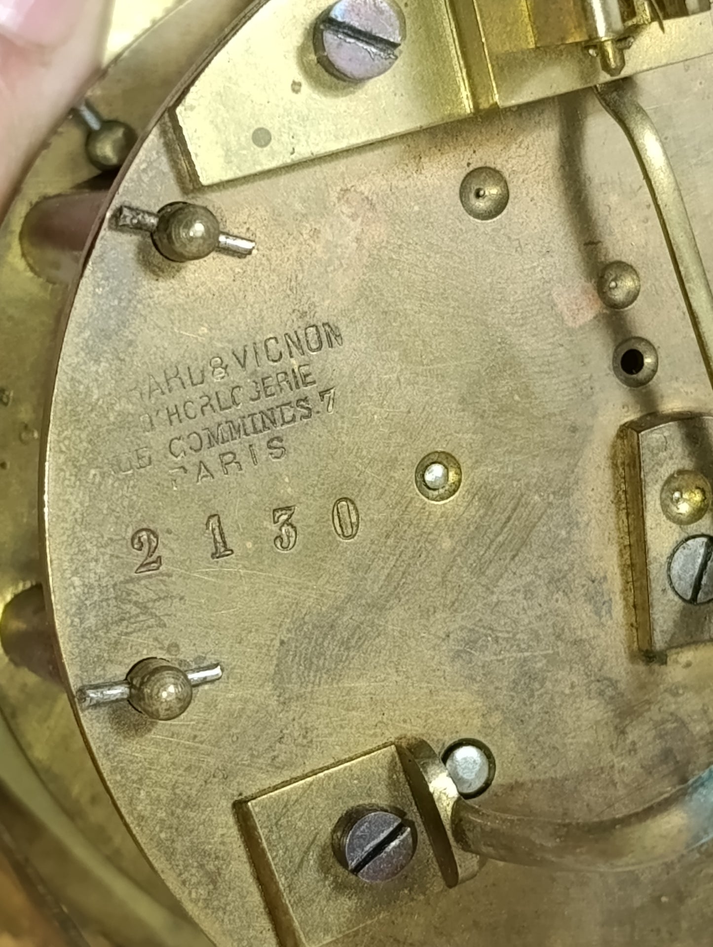 Mouvement ancien de pendule Jamet Carré à Mâcon avec cadran noir et balancier – Pour pièces