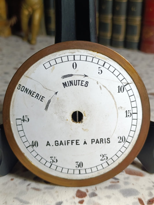 Cadran ancien de sonnerie A. Gaiffe à Paris en tôle émaillée – 10,5 cm