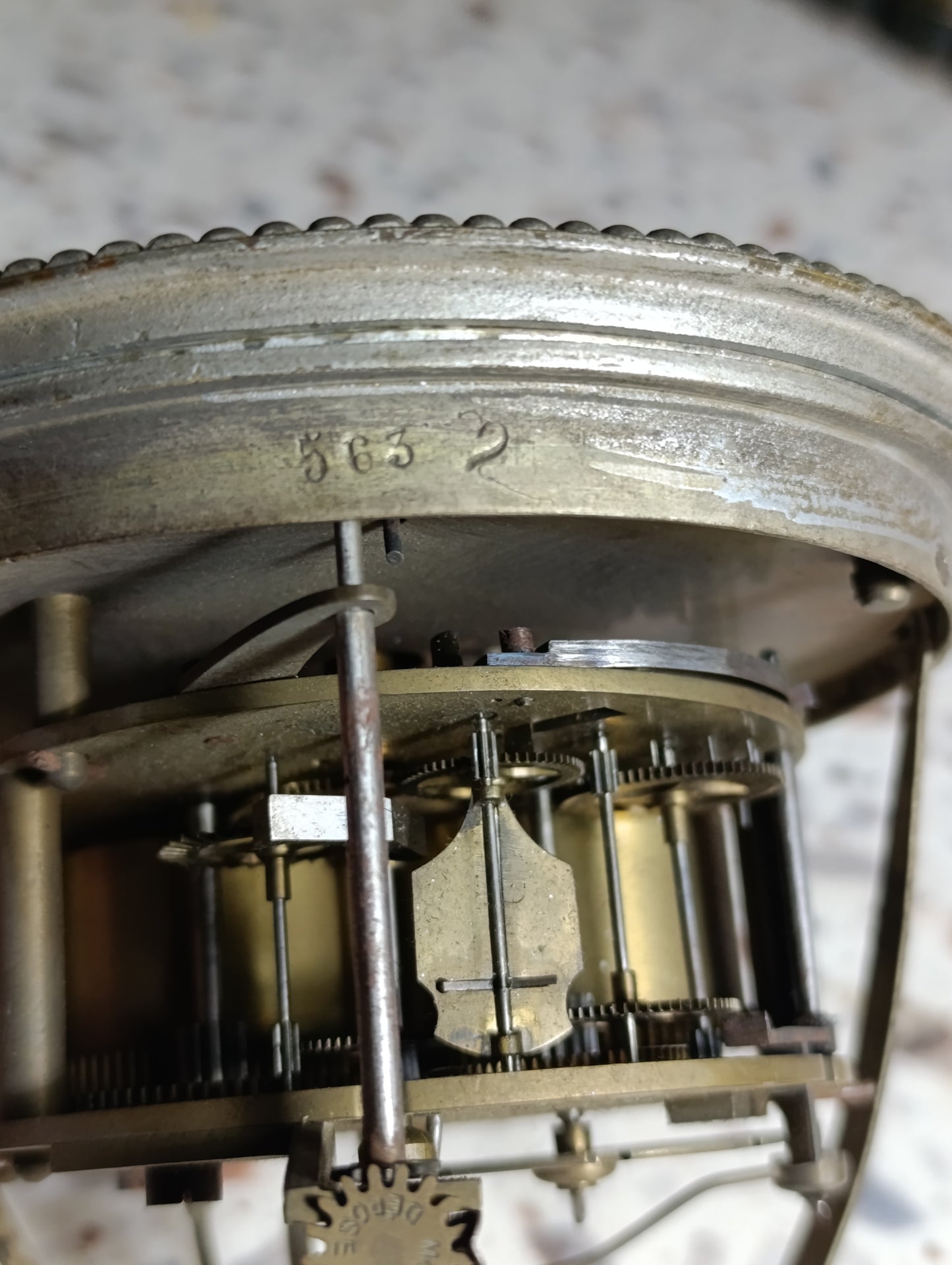 Mouvement d'horloge ancien Japy Frères n°563 avec cadran émaillé et lunette – Ø 13 cm
