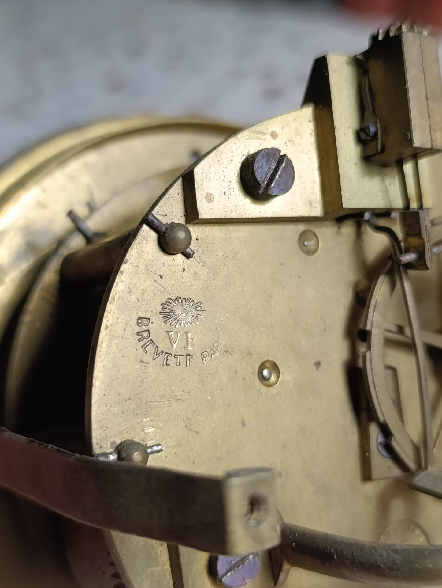 Réveil ancien mécanique Japy Frères – Cadran émaillé – Laiton – À restaurer