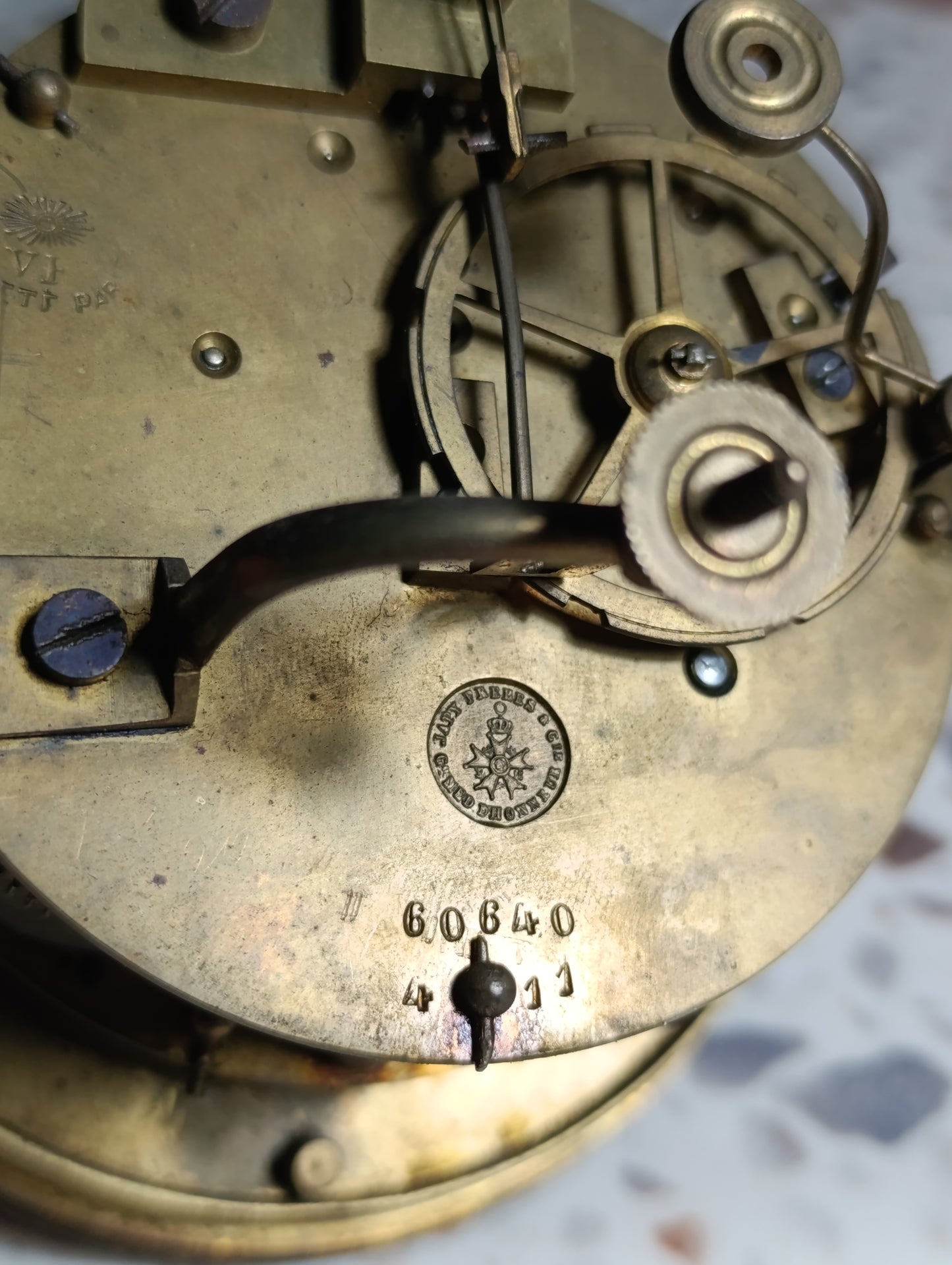 Réveil ancien mécanique Japy Frères – Cadran émaillé – Laiton – À restaurer