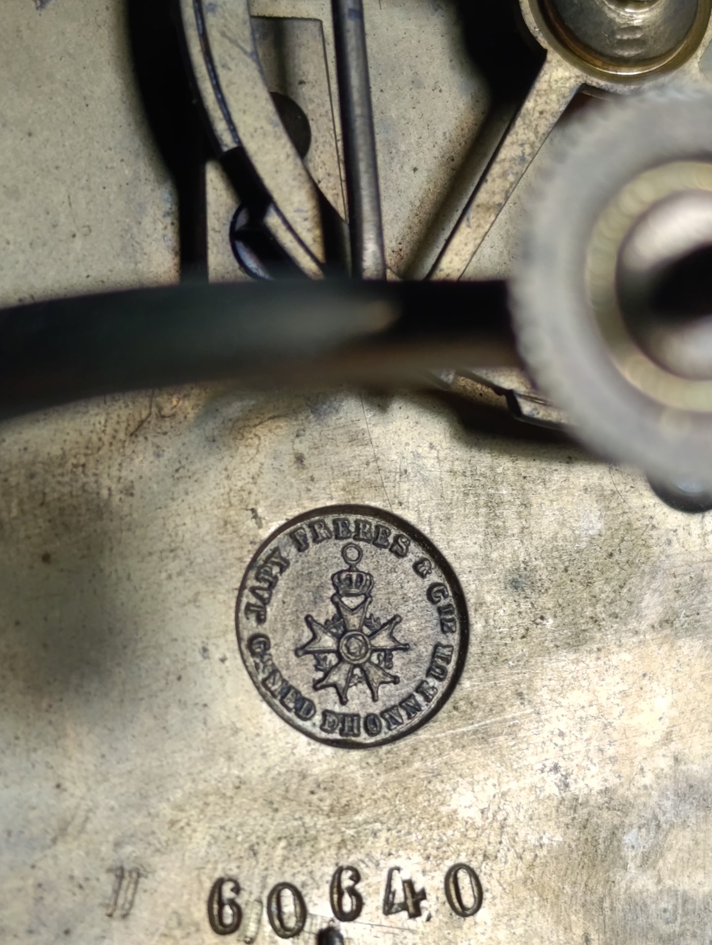 Réveil ancien mécanique Japy Frères – Cadran émaillé – Laiton – À restaurer