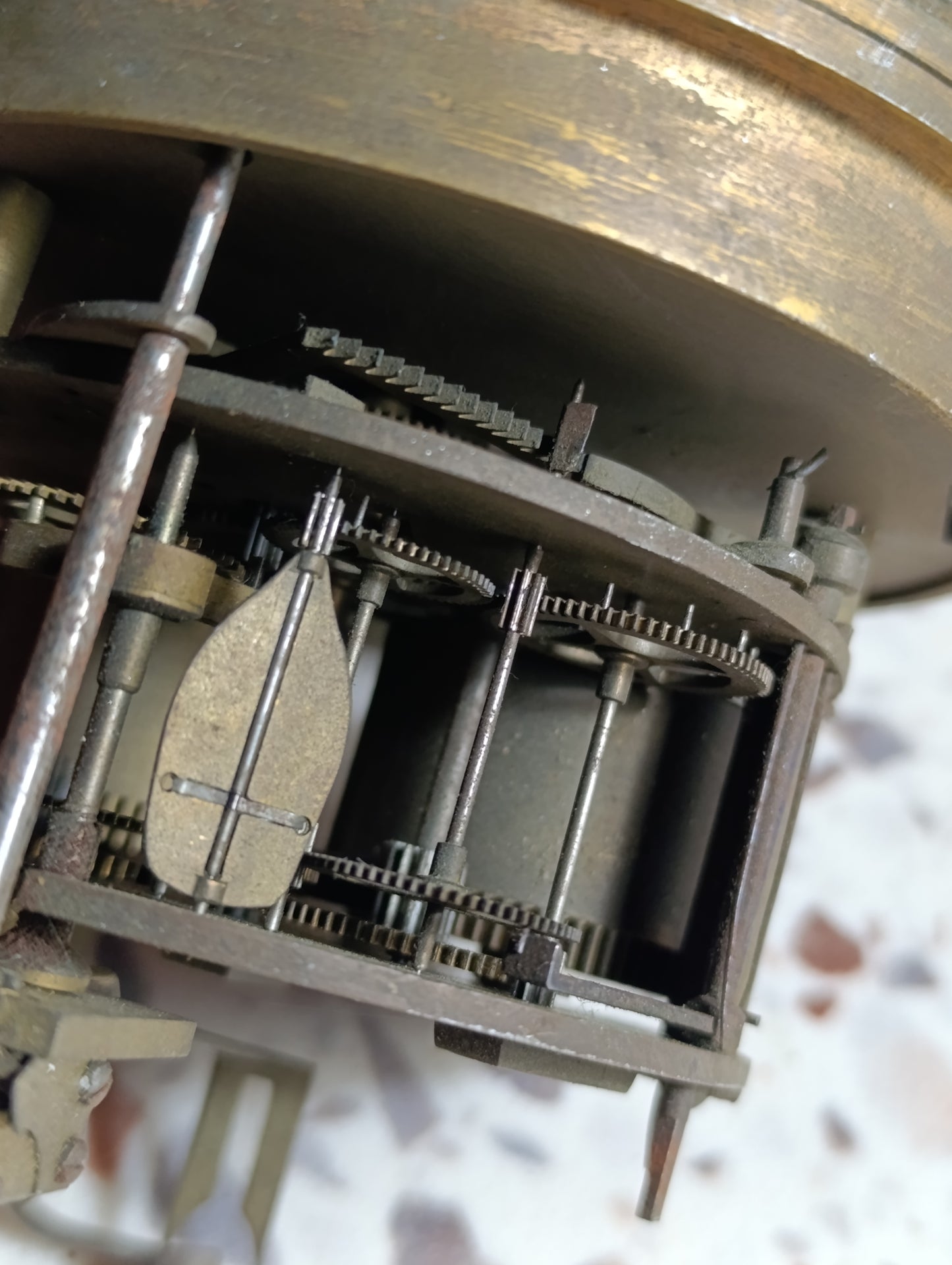 Réveil ancien mécanique Japy Frères – Cadran noir – Laiton – Fonctionnel à restaurer