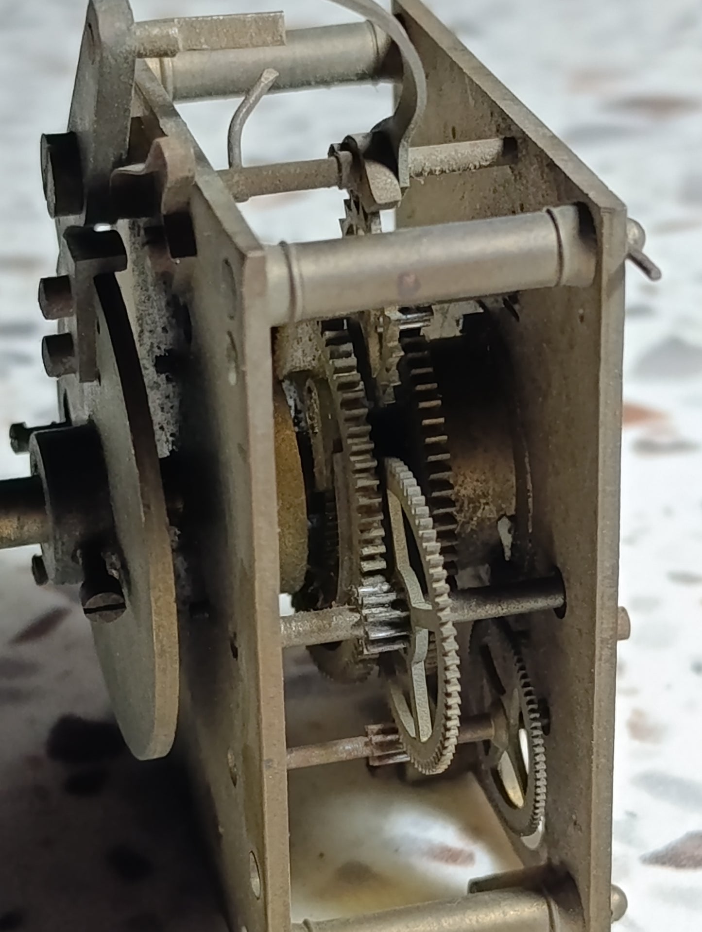 Mécanisme d'horloge ancien en laiton – À restaurer – Pour pièces ou remise en état