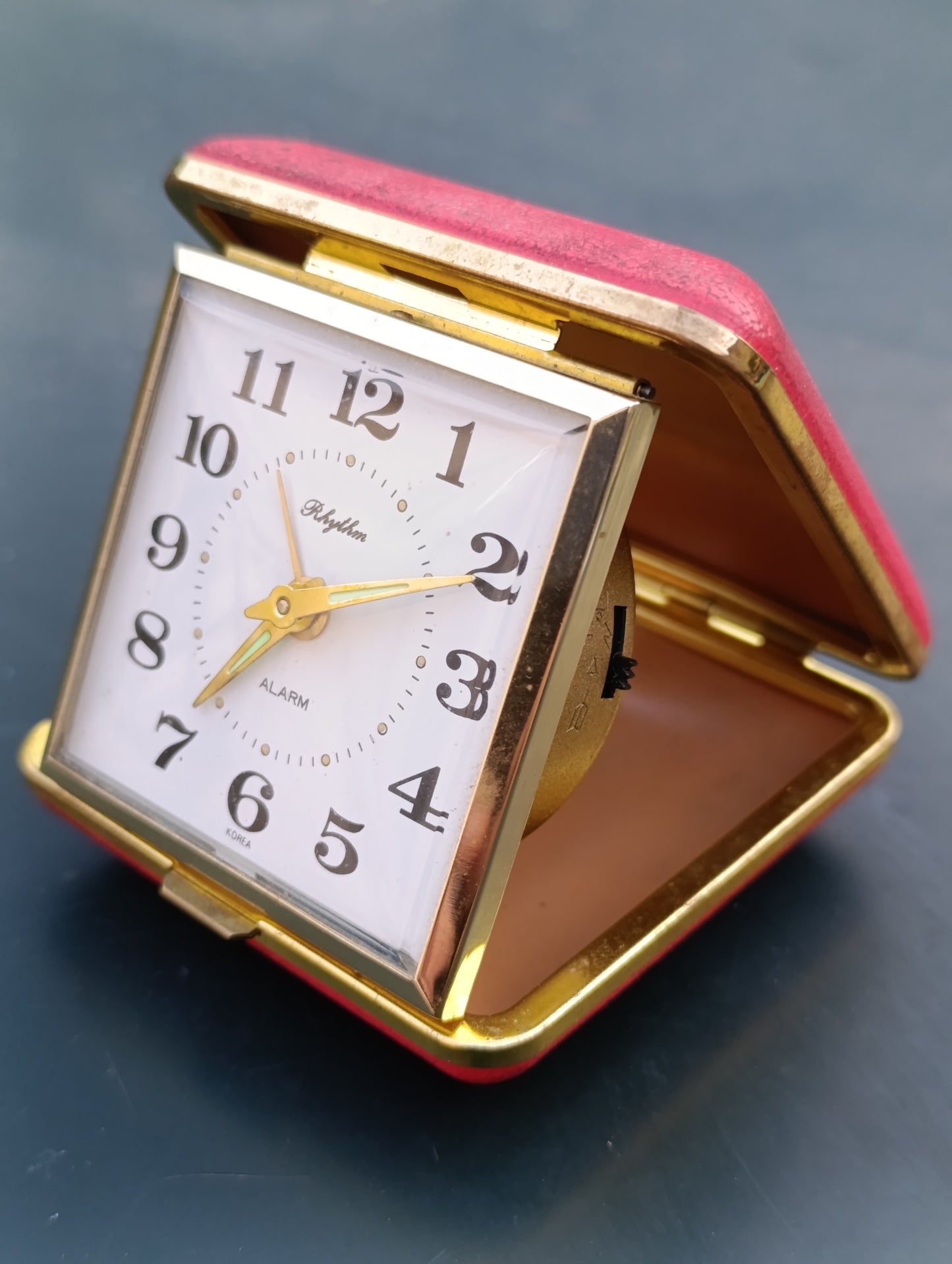 Réveil de voyage Rhythm pliant rouge vintage – Alarm – Compact – Fonctionnel