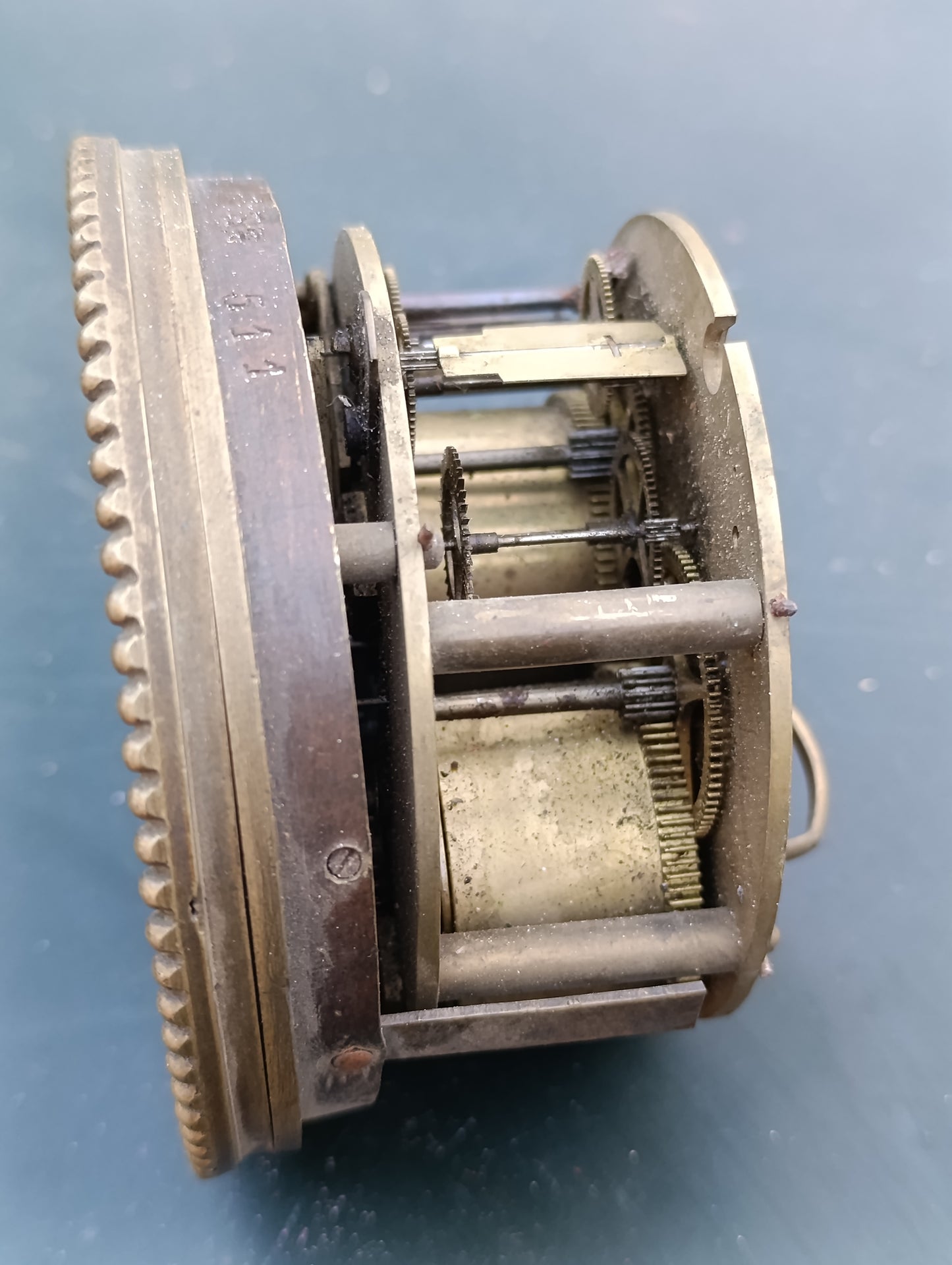 Cadran d'horloge ancienne E. & P. Barrard & Cie Paris en émail avec mécanisme
